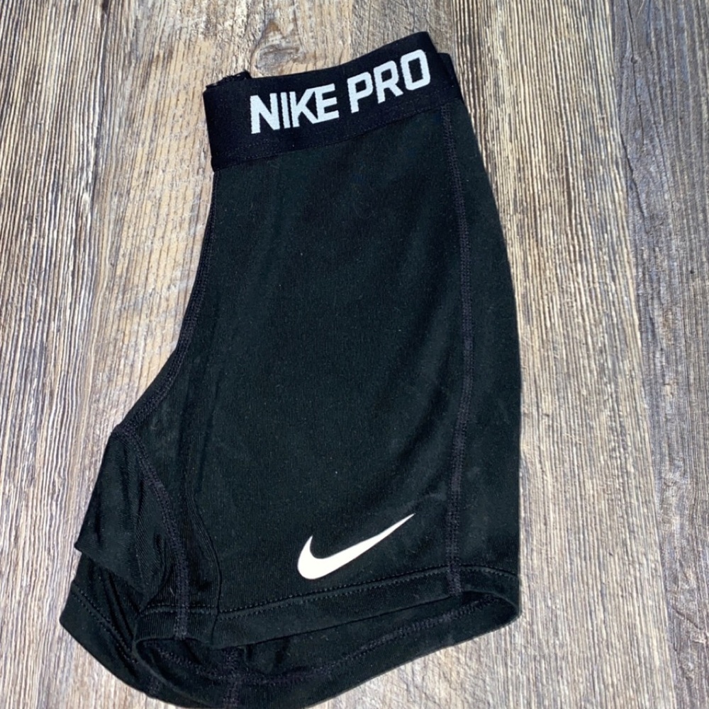 NIKE pro gym shorts